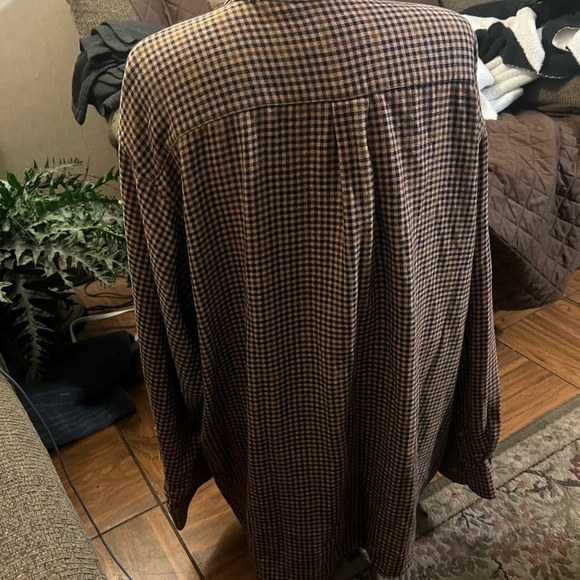 Classic Checkered Button-Up Shirt - Picture 2 of 4